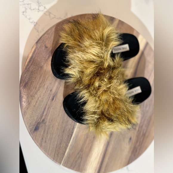 STEVE MADDEN women’s size 7 AMARI faux fur slide sandals color tan & black - Picture 4 of 10